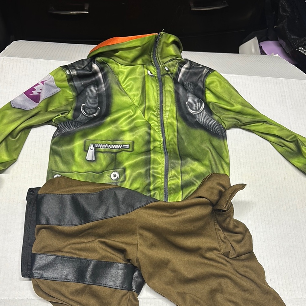 Fortnite jumpsuit size medium